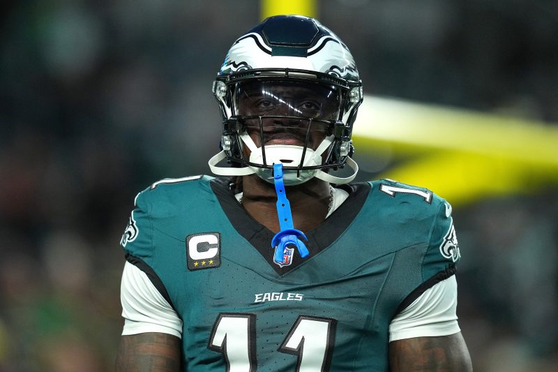 Eagles’ A.J. Brown goes without a target in first half vs Cowboys