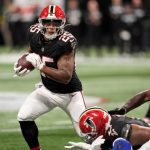 Here are 16 players to start or sit for fantasy football Week 8